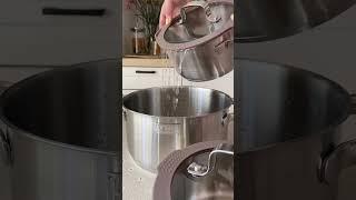 Супер удобная крышка для слива в новом наборе посуды TR-17350 Экспириенс
