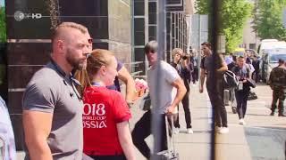 Joachim Löw/die Mannschaft - Ankunft in Kasan (ZDF heute) 26.06.18