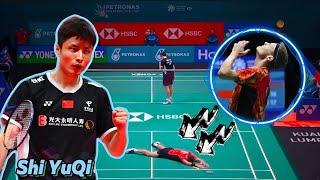 Shi YuQi compete against Viktor Axelsen in Malaysia Open 2024.