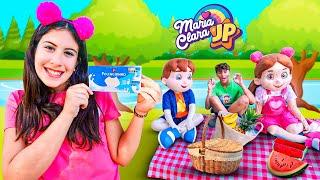 Maria Clara e JP fazem piquenique e comem Polenguinho e frutas saudáveis