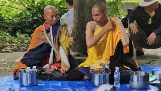 Tin khẩn cấp: Phật tử theo chân sư Minh Tuệ dọn đường bị rơi mất điện thoại iphon AI NHẶT XIN LẠI Ạ