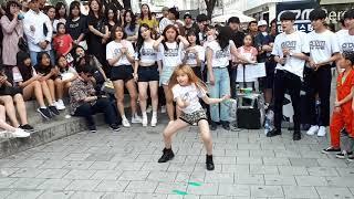 LOVELY LITTLE GIRL "DAYOON". 'KILL THIS LOVE' COVER. CUTE TOUCHING PERFORMANCE. HONGDAE BUSKING.