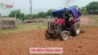 मकै छर्नलाई ट्रयाक्टरले बारी जाेत्दै A tractor plowing a field to sow corn