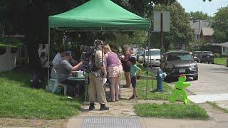 Muscatine family delivering summer drinks for people in need