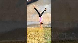 how to do handstand balance #shorts #ashortaday #viral #ftech36 #trending