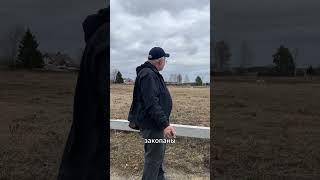 Начало стройки, но очень странное. Металлические баки — зачем?