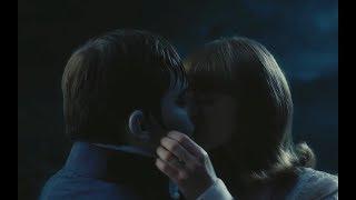 Dark Shadows - Barnabas and Victoria Kiss