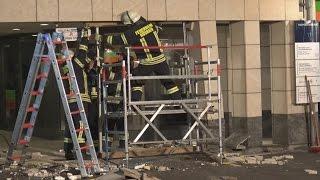 PKW gegen Haussäule gefahren - 1 Verletzter in Rösrath am 25.03.17 + O-Ton