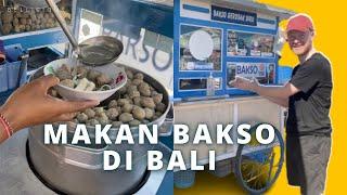 MAKAN BAKSO TERKENAL DI BALI | Bakso Gerobak Biru HALAL | Bellicious by Bella