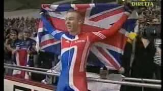 Chris Hoy vs Kevin Sireau - sprint world champ '08 round 2