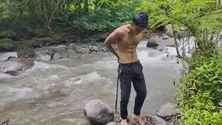 mandi di sungai abg reza