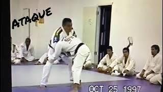 nosso saudoso GM Carlson Gracie demonstrando um ataque de guilhotina e sua defesa.