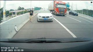 車CAM直擊 - 港車北上小心撞車黨，丟嘢到你車尾有撞擊聲再搶位到你車尾等你以為過線時撞車 粵LJ229W