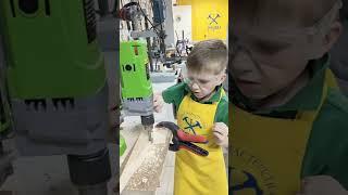 Занятия детей в школе Мастерства "Умелец"  #дерево #обучение #дети  #woodworking  #радость #рек