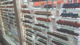 Магазин железнодорожного моделизма в Мюнхене на вокзале в Германии - train and railway shop