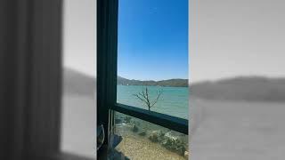 Ausfahrbare Glaswände mit Zipscreen