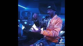 Snoop dogg gives advice to @NbaYoungBoy during studio session