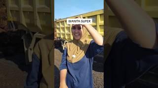 cewek idaman sih ini harus wanita super #shorts #sopir #cewekidaman #sopirtruk