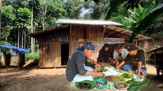 Nikmat !! Pemadam Kelaparan Beraksi Saat Berkunjung Ke Rumah Di Tengah Hutan