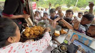 Crazy Rush for Kolhapur's Jumbo Vadapav | Indian Street Food