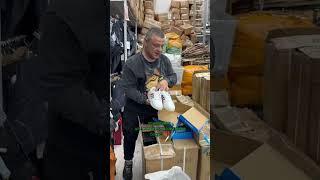 Распаковка обуви в магазине информация в телеграм канале #nike #обувьоптом #распродажа #кроссовки