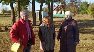 Бабця Оля Юревич, Таїсія та Таня прощаються на вигоні. с Васьківці Ізяславщина