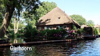 Boat tour in Giethoorn