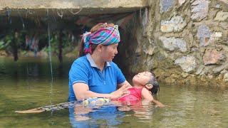 accidentally saved the little girl from the water|ly tieu nhi