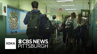 Changing school start times benefits teenage students, expert says