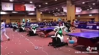 Тренировка китайских спортсменов по настольному теннису