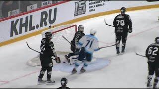 Ovchinnikov robs Kulik to score