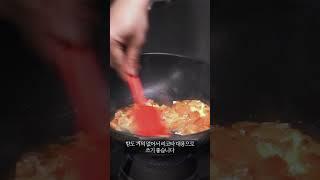 평범한 토마토 파스타에 '단 한스푼'만 넣어주면 됩니다