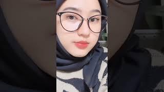 Cewek hijab+kacamata cantik banget  #shorts #shortvideo