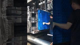 Dangerous work/2500T injection molding machine