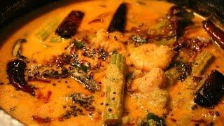 Chemmeen Muringakka Curry (Prawns in Drumstick Curry)