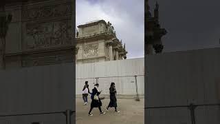 NÃO PEGUE FILA PARA ENTRAR NO LOUVRE! Anota essa dica e se inscreva no canal! #paris #louvre