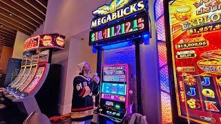 Max Betting This Megabucks Slot Machine In Las Vegas!