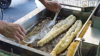 Traditional Fried Bread in Taiwan / 燒餅油條 - Taiwanese Breakfast