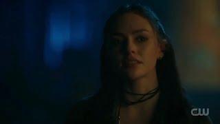 LEGACIES 4x11: LIZZIE AT THE HAUNTED HOUSE AND DIDN'T GET SCARED (SCENE)