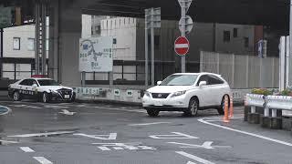 【警察】ブッチギリ105 きれいに左折したブッチギリ違反車を追うパトカー