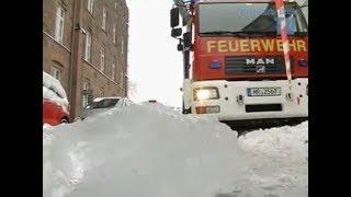 Oberhessische Presse I Eiszapfen entfernen in Marburg - 21.12.2010