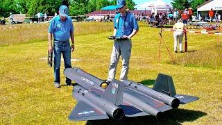 AMAZING BLACKBIRD SR-71 US AIR FORCE LOCKHEED / RC TURBINE SCALE  MODEL JET / FLIGHT DEMONSTRATION