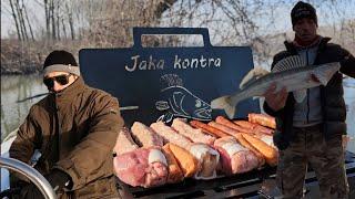 Pecanje smuđa i spremanje roštilja na čamcu.    #jigging #zander #fishing