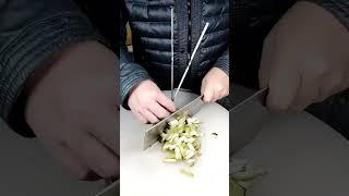 Master Chef’s Knife Skills – Watch This Banana Get Sliced Like Magic!