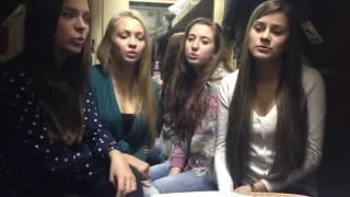 Девушки нереально красиво поют в поезде