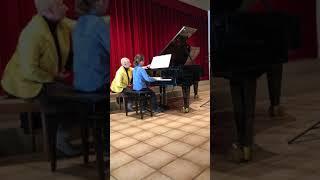 Adrian Kolewa (9) spielt "Sonatine im 6-Ton-Modus" von Christian Ebbertz