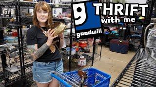 Goodwill THRIFT With Me | Reselling | Crazy Lamp Lady