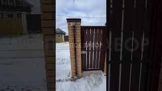 ЗАБОР ЕВРОШТАКЕТНИК-ЛИНЕЙКА НА КИРПИЧНЫХ СТОЛБАХВОРОТА ОТКАТНЫЕ, КАЛИТКА#ворота#калитка#забор