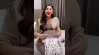 Bumil Jessica Mulai Nyiapin Baju Buat Calon Baby