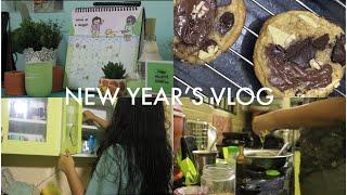 My Realistic New Year’s Vlog | baking cookies for a subscriber, new planner & calendar & more